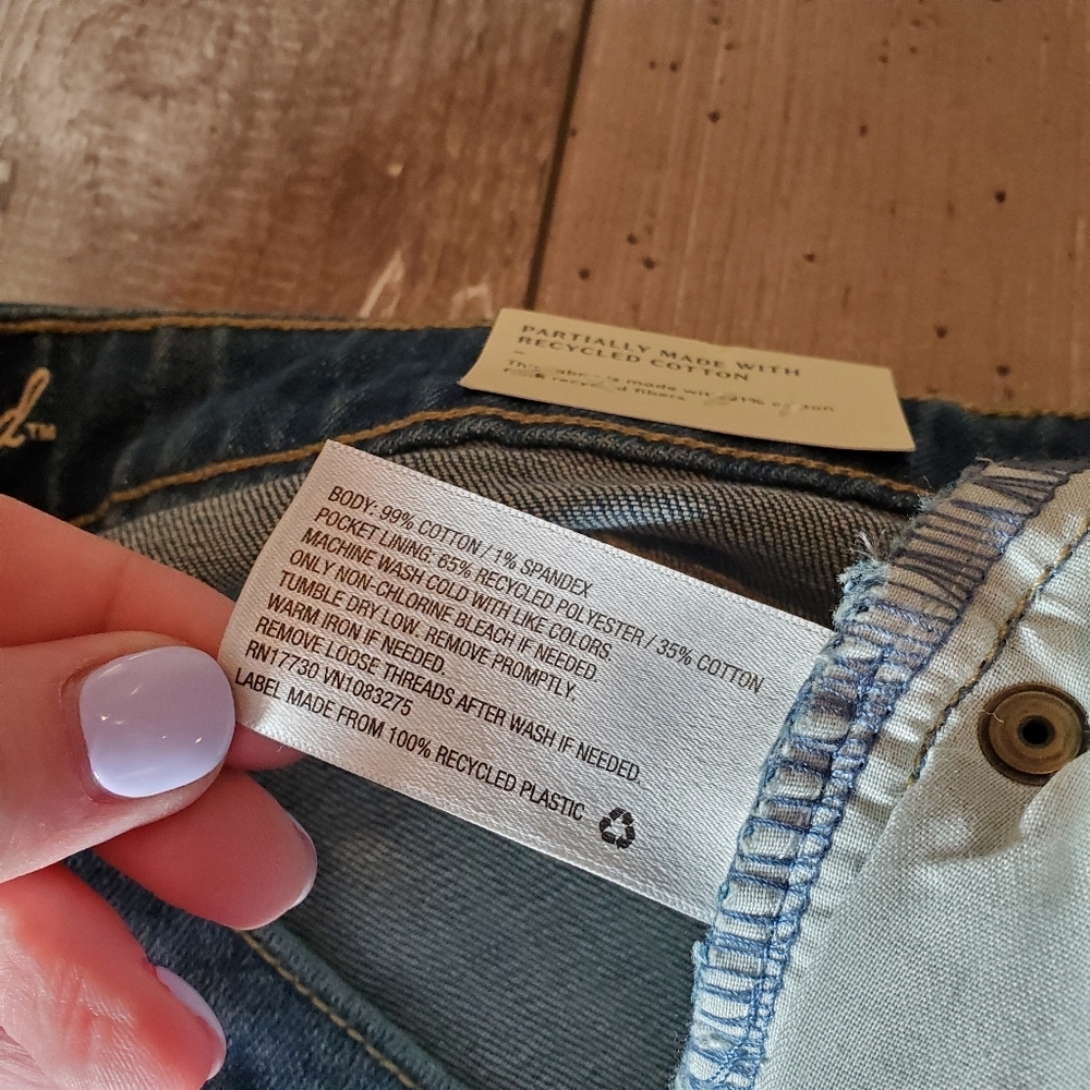 NWT Universal Thread Mid-Rise Boyfriend Shorts 5"… - image 9